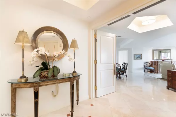 6597 Nicholas BLVD #705, Naples, FL 34108