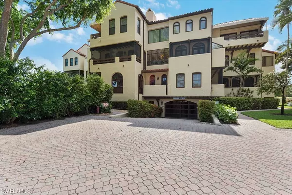 5850 Pelican Bay BLVD #A2, Naples, FL 34108