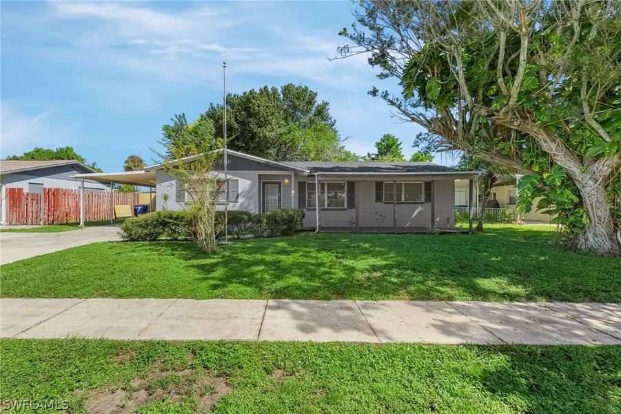 936 Narcissus ST, North Fort Myers, FL 33903