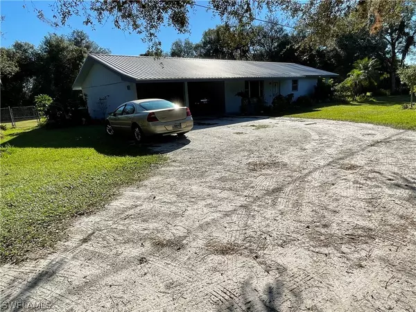 Labelle, FL 33935,870 Ross RD