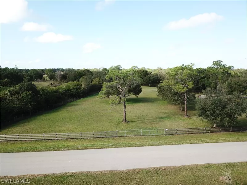 18401 River Estates LN, Alva, FL 33920