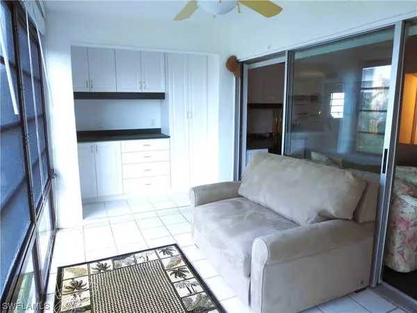 Naples, FL 34108,377 Vanderbilt Beach RD #304