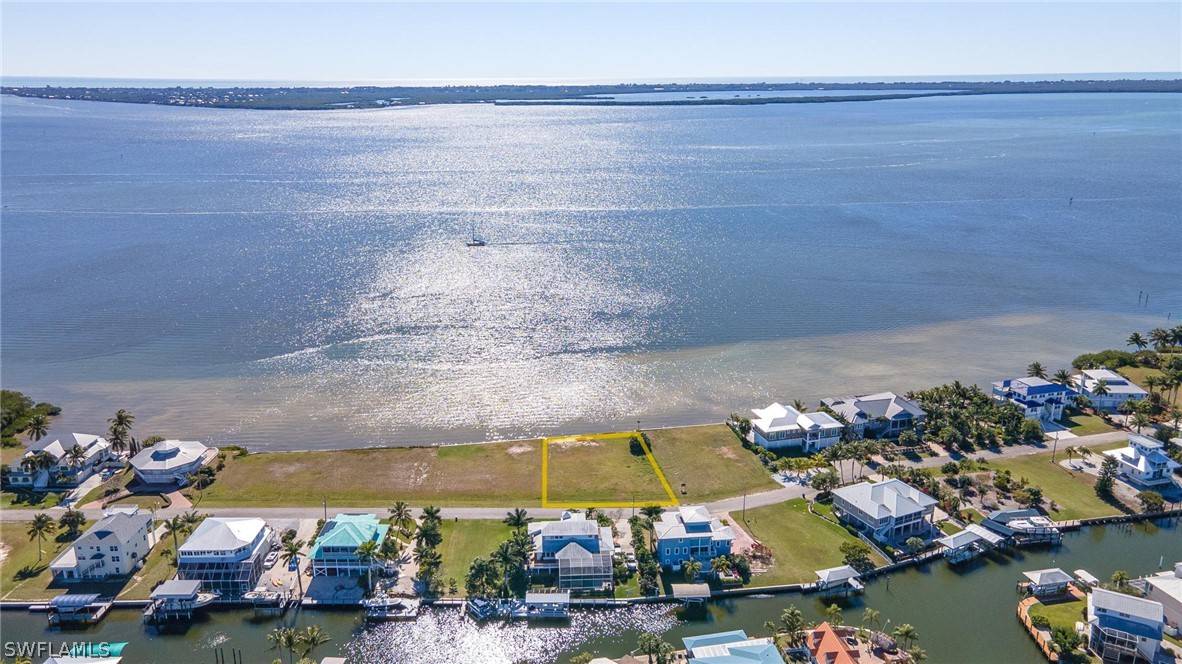 2192 Macadamia LN,  St. James City,  FL 33956