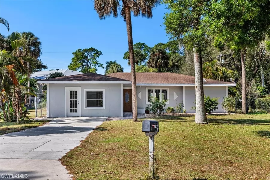 28013 Oak LN, Bonita Springs, FL 34135