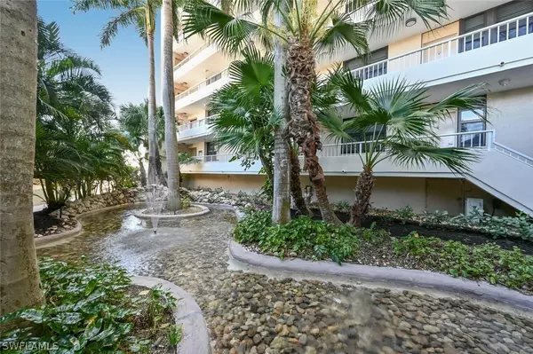 Marco Island, FL 34145,440 Seaview CT #105