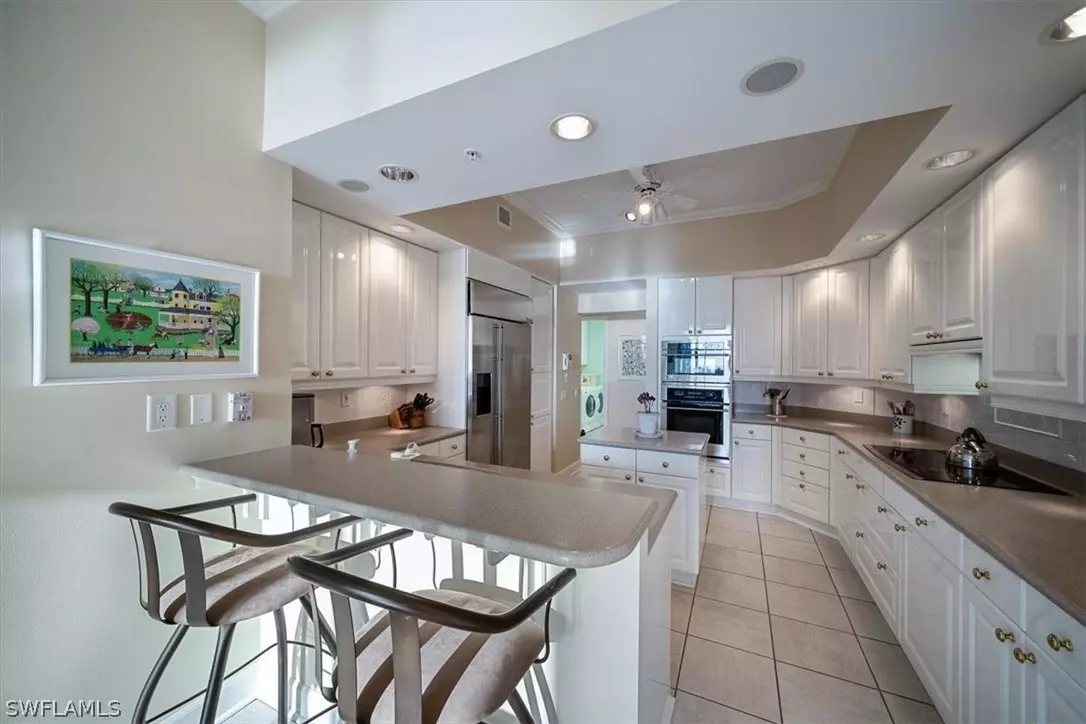 Naples, FL 34108,8720 Bay Colony DR #603