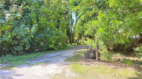 7728 Grady DR, North Fort Myers, FL 33917