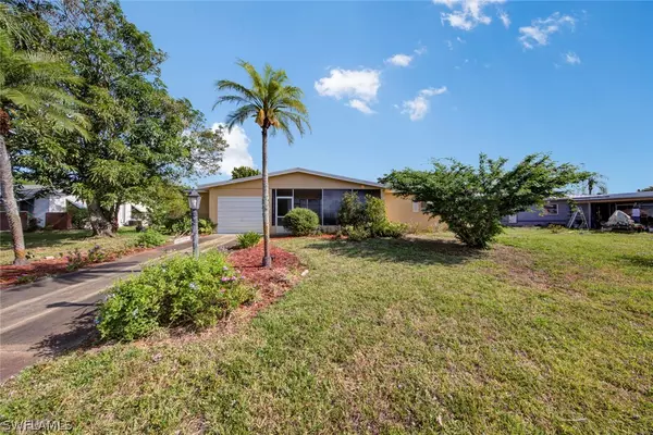 1542 Lindale CIR, Lehigh Acres, FL 33936