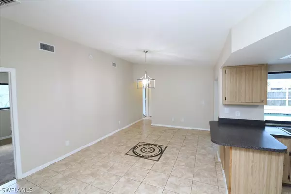 Cape Coral, FL 33990,302 SE 15th ST