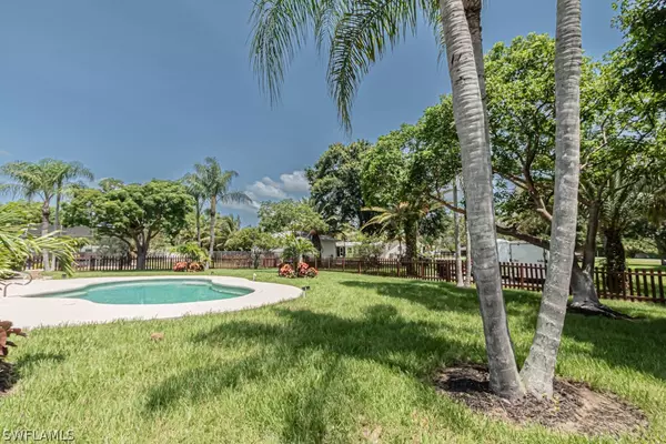 Naples, FL 34113,5283 Maple LN