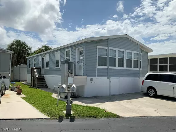 32 Helen LN, Fort Myers Beach, FL 33931