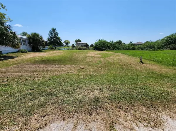 932 Meyerchick DR, Moore Haven, FL 33471