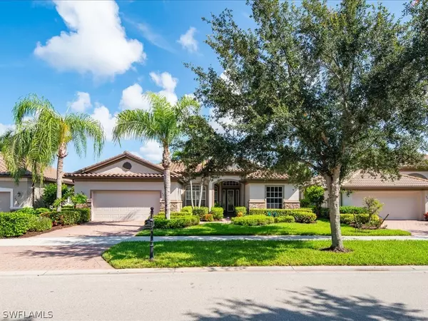 8824 Mustang Island CIR, Naples, FL 34113