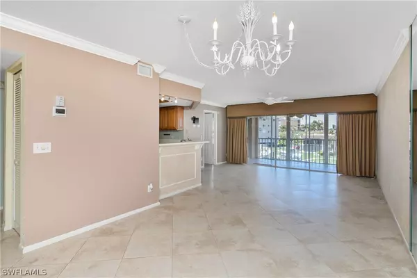 Marco Island, FL 34145,900 Collier CT #204