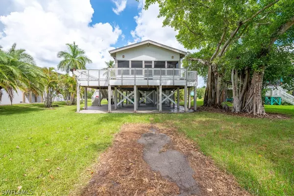 Everglades City, FL 34139,405 Riverside DR