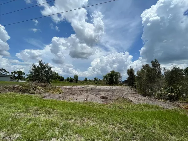 809 Bell BLVD S, Lehigh Acres, FL 33974