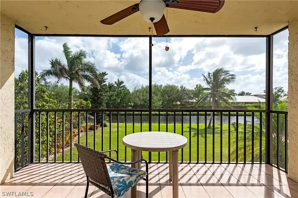 700 Valley Stream DR #200, Naples, FL 34113