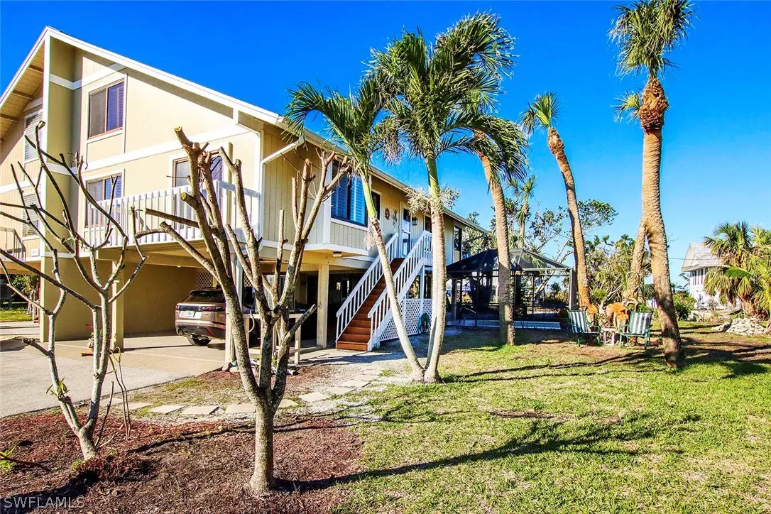 Sanibel, FL 33957,996 Greenwood CT N