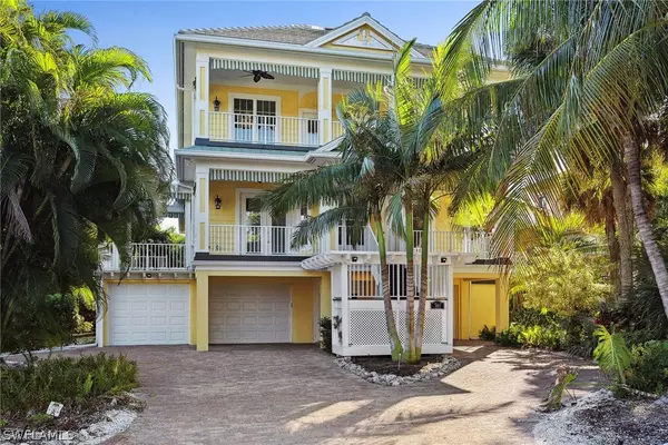 Marco Island, FL 34145,361 Periwinkle CT