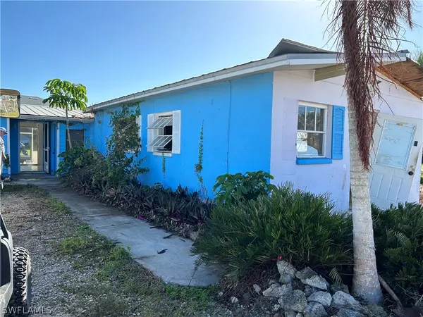 3254/3256 Stringfellow RD, St James City, FL 33956