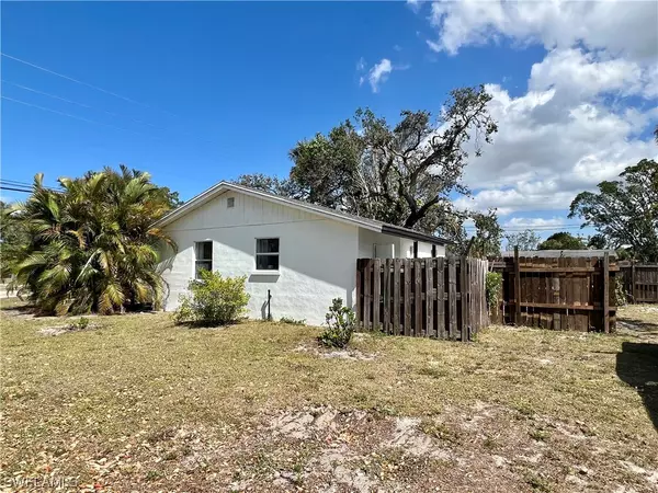 Fort Myers, FL 33916,3302 Michigan AVE