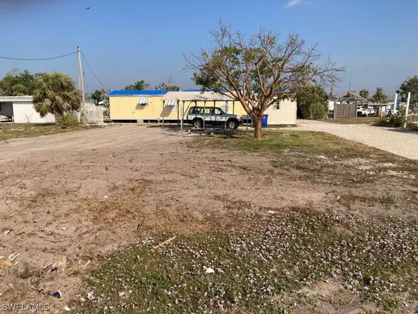 5050 Sandpiper DR, St James City, FL 33956