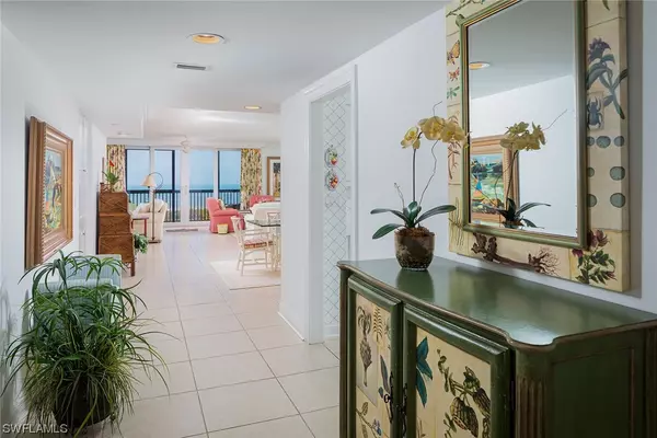 Naples, FL 34108,6075 Pelican Bay BLVD #1401