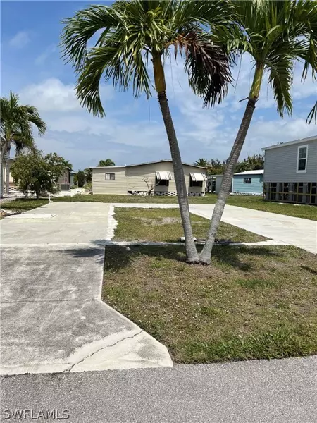 4924 Cobiac DR, St James City, FL 33956