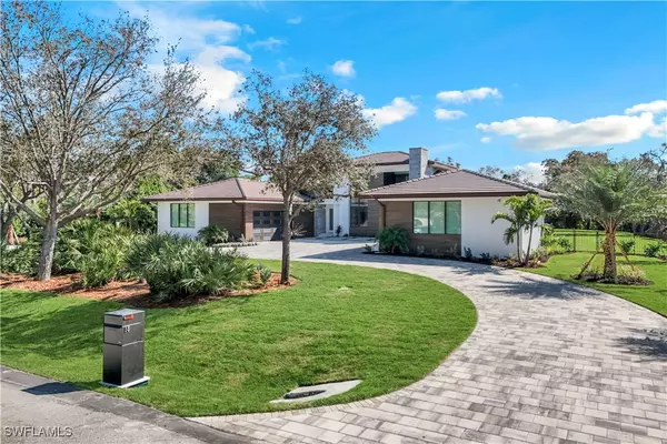 18 Caribbean RD, Naples, FL 34108