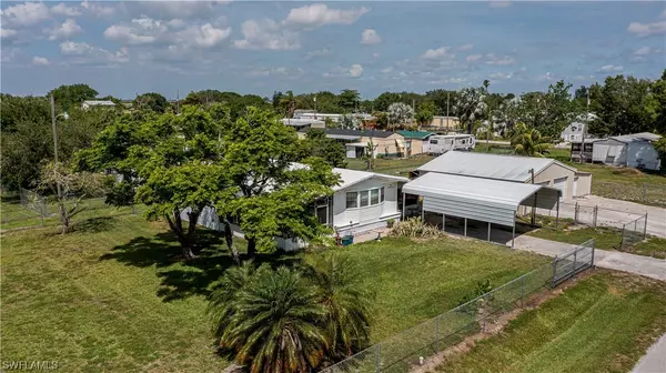 306 Pinecrest AVE NW, Moore Haven, FL 33471