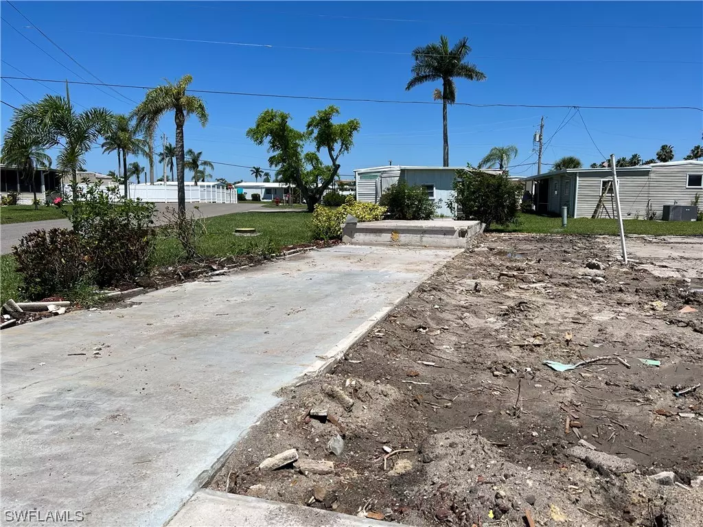 Fort Myers, FL 33905,122 Shoreland DR