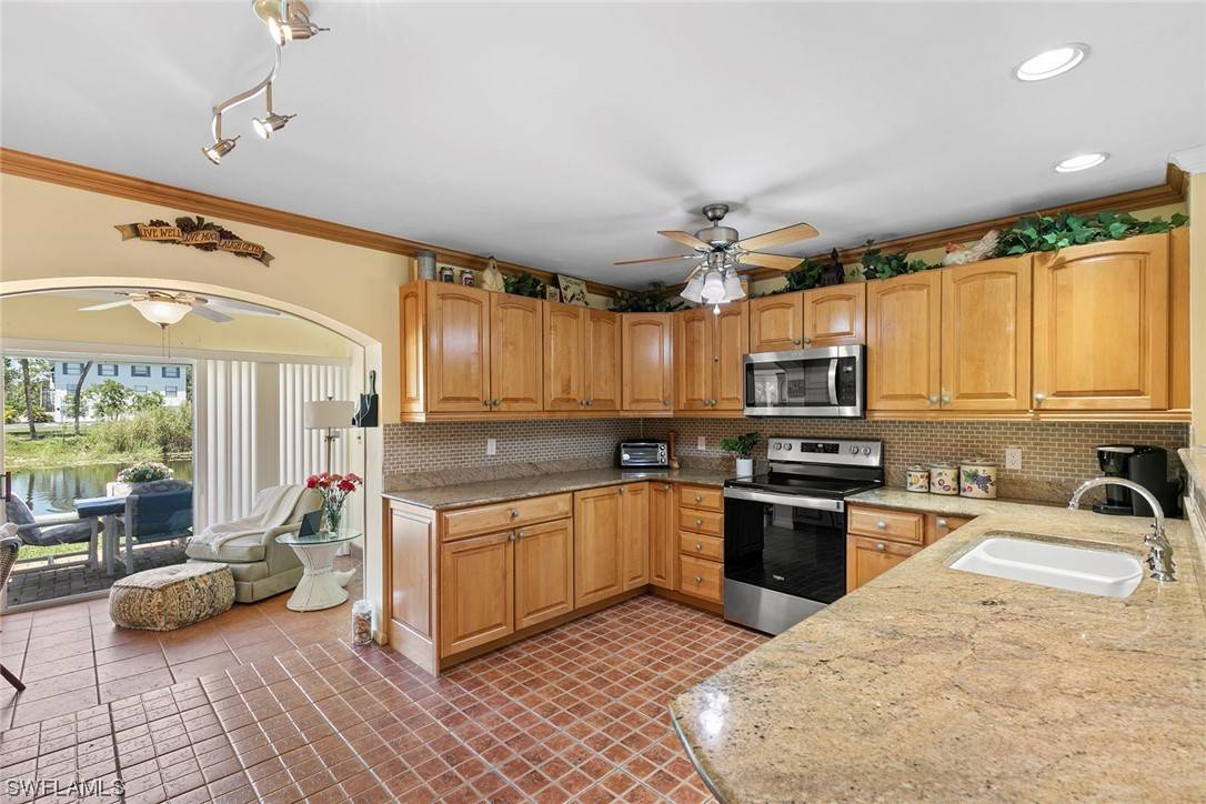 Naples, FL 34110,513 Palm View DR #20