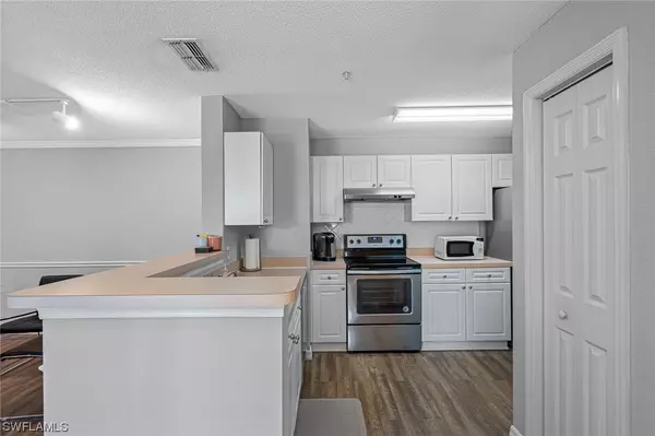 Tampa, FL 33647,18001 Richmond Place DR #731