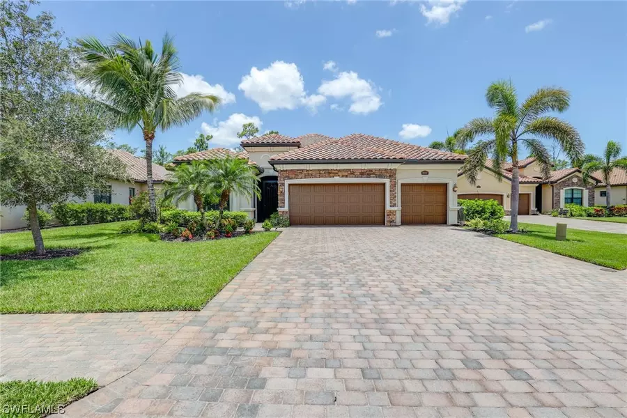 9402 Napoli LN, Naples, FL 34113