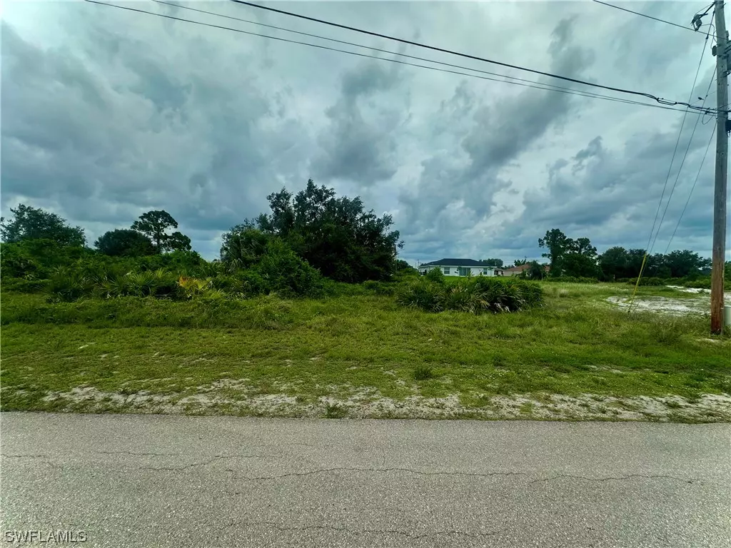 Lehigh Acres, FL 33976,3708 27th ST SW