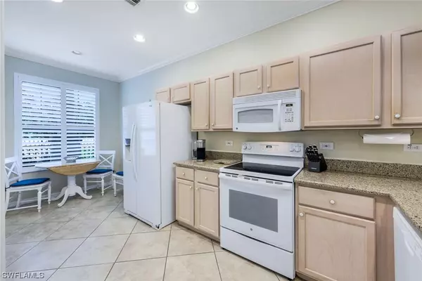 Naples, FL 34120,8231 Parkstone PL #3-204