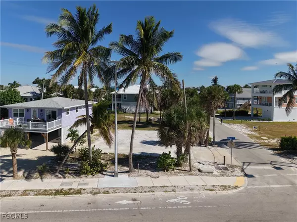 Fort Myers Beach, FL 33931,103-105 Hercules DR