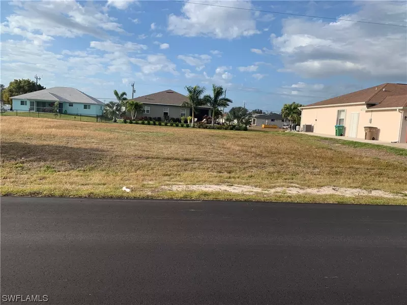 3317 SW 3rd LN, Cape Coral, FL 33991