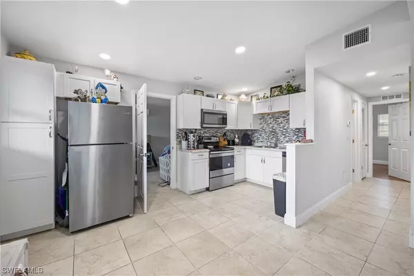 Fort Myers, FL 33916,3011 Apache ST