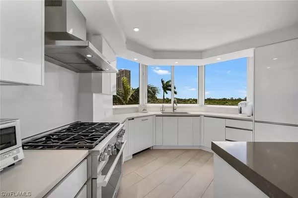 Naples, FL 34108,6597 Nicholas BLVD #401