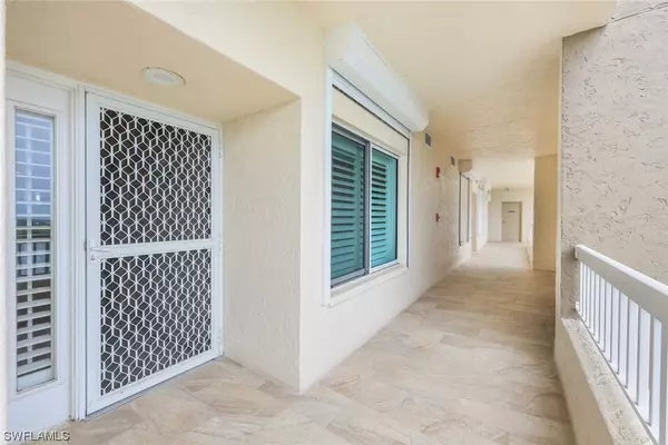 Naples, FL 34108,21 Bluebill AVE #1102