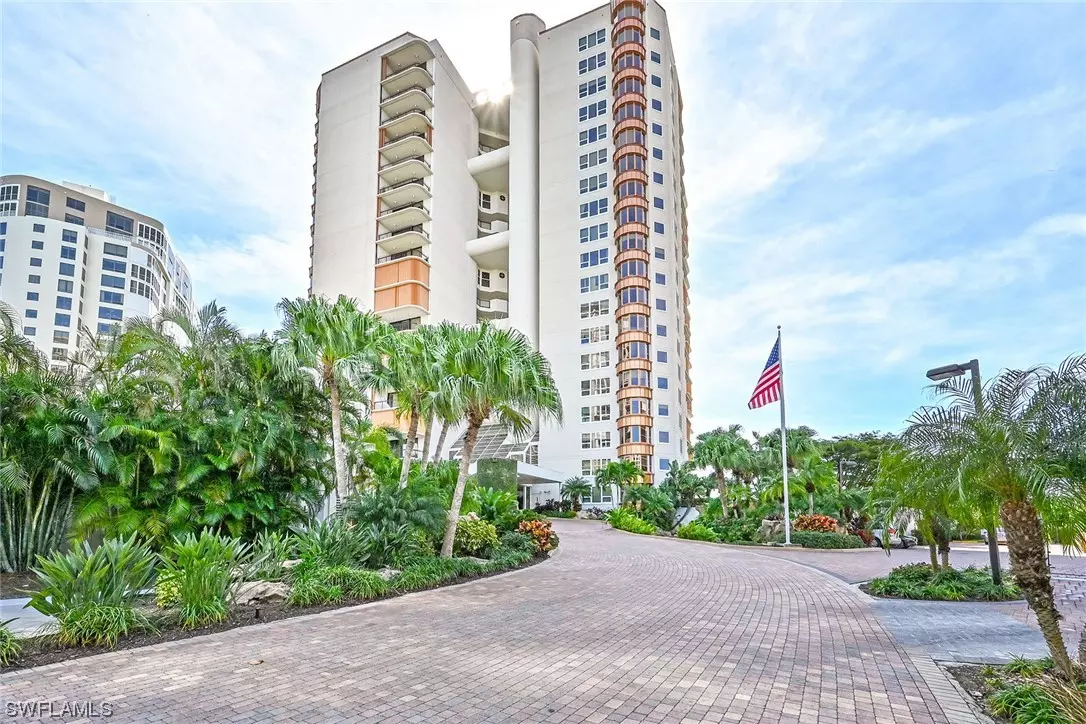 Naples, FL 34103,4251 Gulf Shore BLVD N #14B