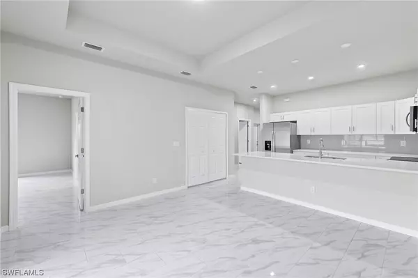 Lehigh Acres, FL 33973,2201 KENNETH AVE S