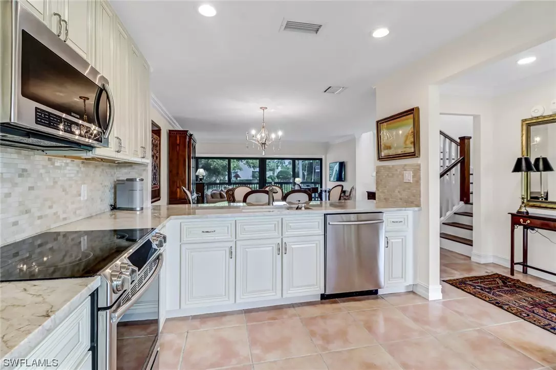 Naples, FL 34102,615 8th AVE S #615