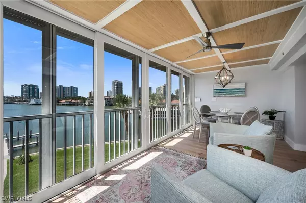 Naples, FL 34103,250 Park Shore DR #302