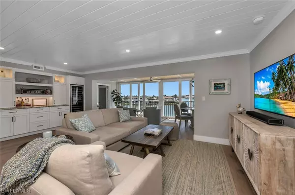 Naples, FL 34103,250 Park Shore DR #302