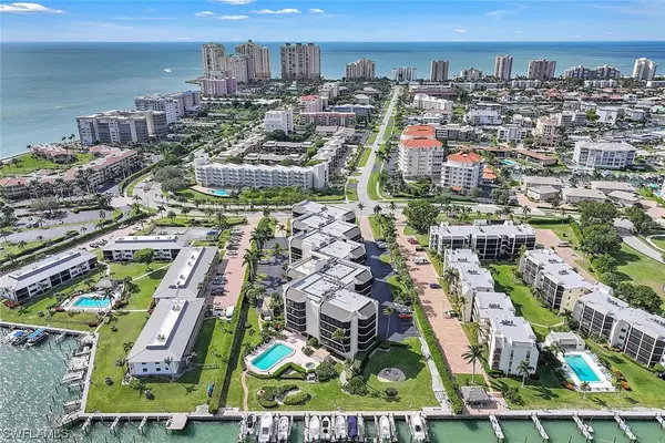 Marco Island, FL 34145,961 Collier CT #309