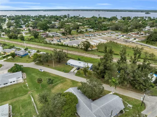 Fort Myers, FL 33905,4383-4385 New ST #4385