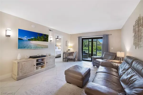 1155 Rosemary CT #B-101, Naples, FL 34103