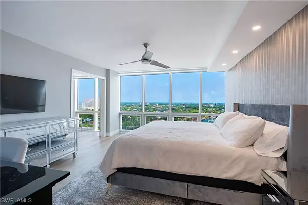 Naples, FL 34103,4751 Gulf Shore BLVD N #PH-2